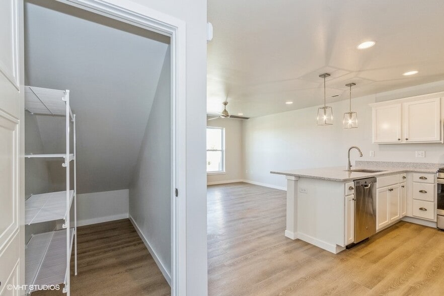 Building Photo - 2231 Saint Andrews Dr