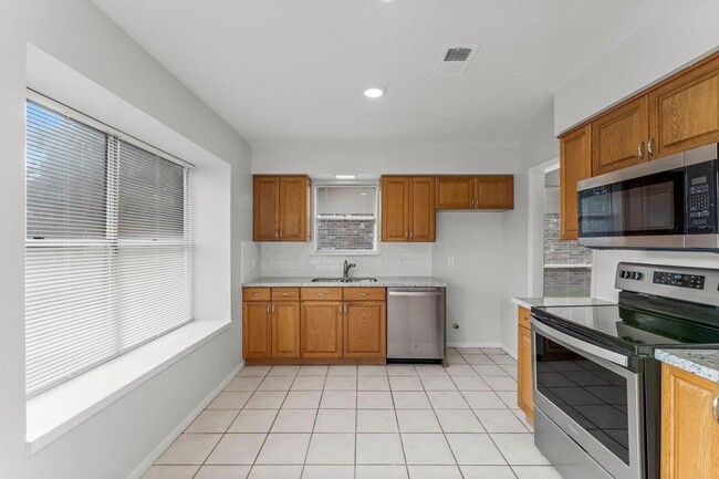 Building Photo - 16970 Mockingbird Ct
