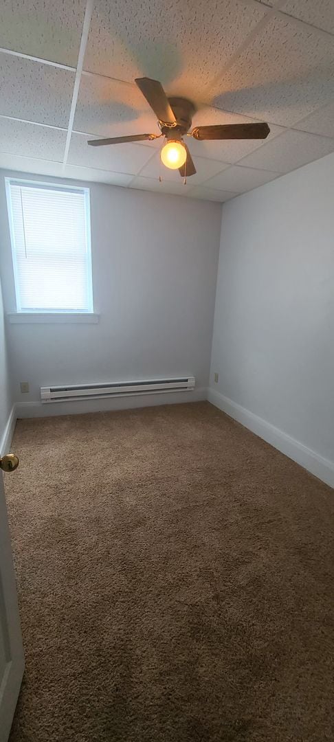 Building Photo - 2 bedroom upper, ready immediately!