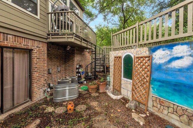 Building Photo - 6808 Eastridge Dr