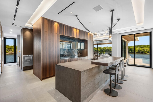 Building Photo - 2934 NE 8th Ave