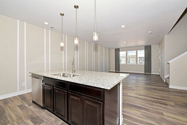 Building Photo - Gorgeous Townhome at Victory Ridge!