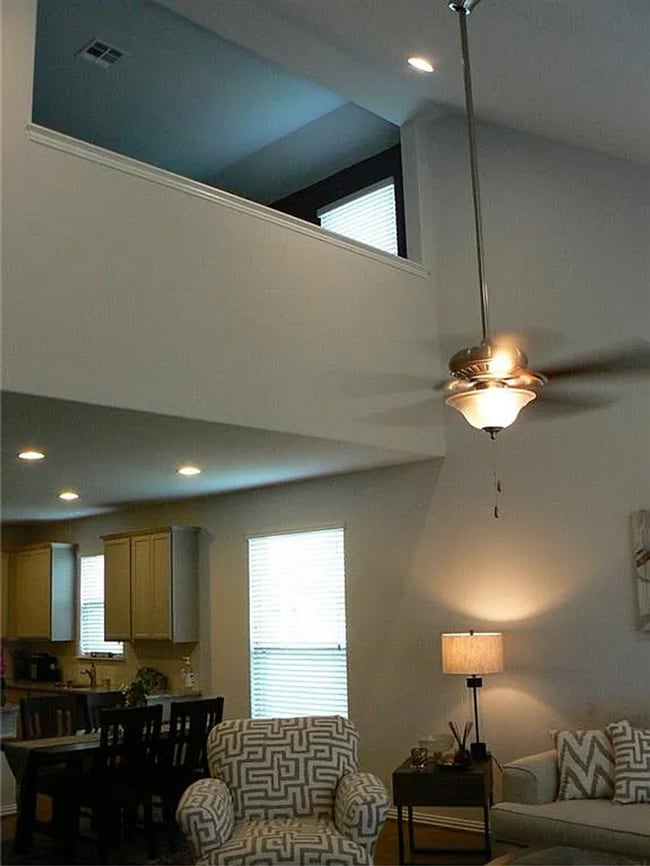 Building Photo - Coming Soon 4BR/2.5BA w/ Fenced Yard + Assigned Parking in Round Rock, TX