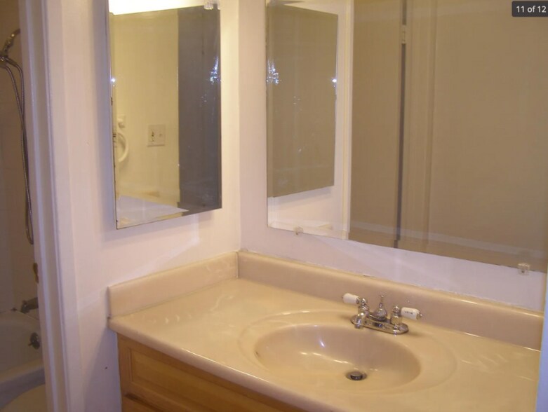 Building Photo - 1441 Del Rio Cir
