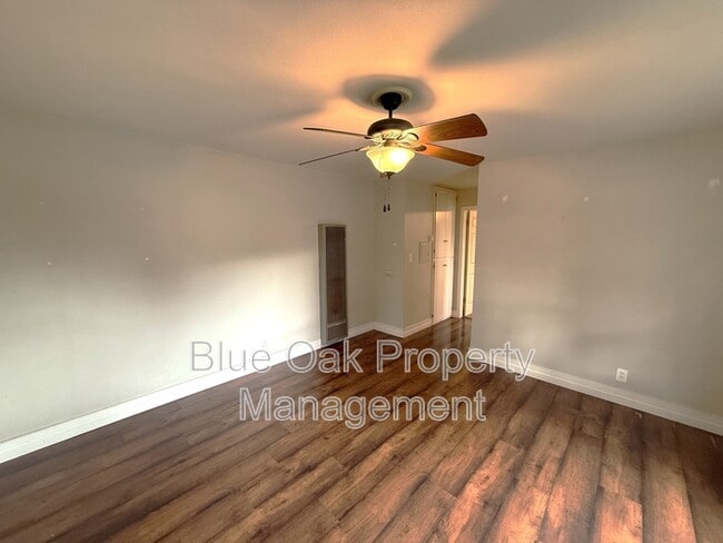 Building Photo - 390 Ash St