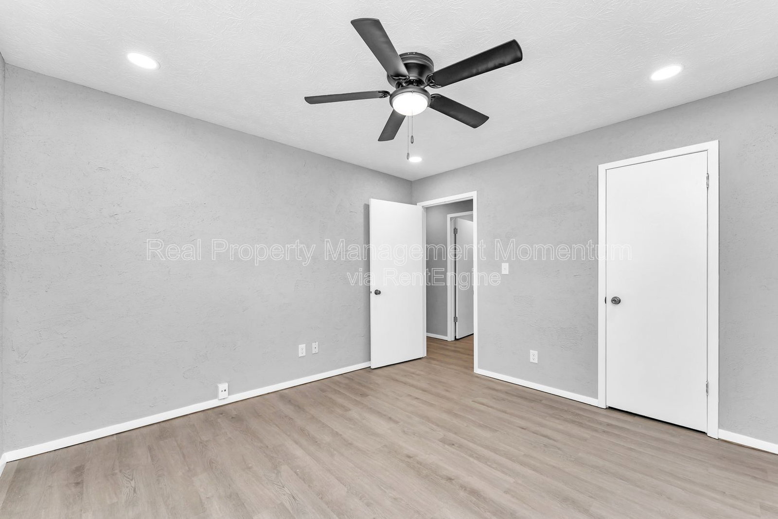 Building Photo - 3204 N Wildan Ave