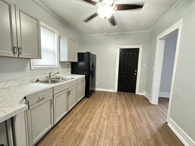 Building Photo - 613-615 S Mechanic St