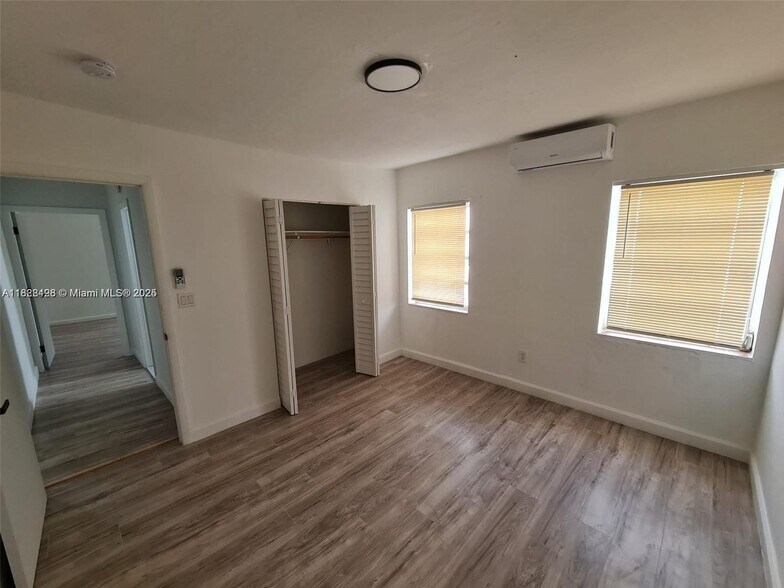Building Photo - 90 NE 68th Ter