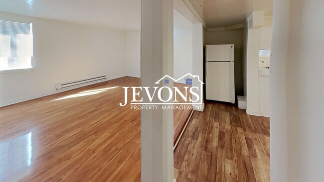 Building Photo - Inviting 2-bedroom 4-plex near Pritchard I...