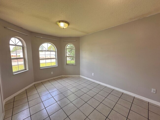 Building Photo - 53 Birchwood Dr