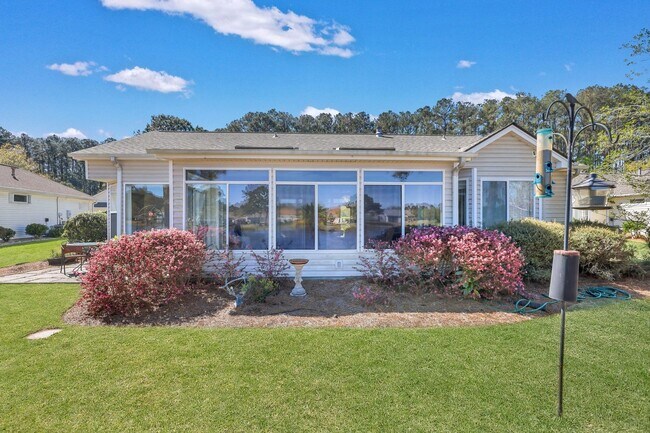Building Photo - Charming 2 Bed, 2 Bath Rental with Lagoon Views in Sun City!