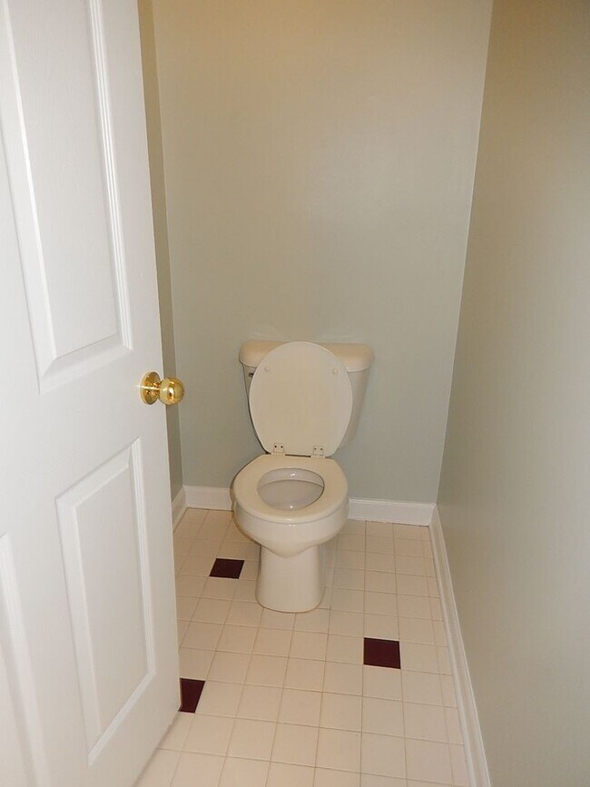 Building Photo - LOVELY 4/2.5 in Buck Lake Area on 1 Acre w/ 2 Car Garage, Washer/Dryer, Lawn Maint, & 2228 sq ft!...