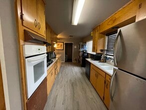 Building Photo - 1121 W Churchill St