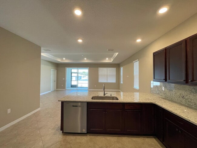 Building Photo - ***Move-In Special: 2 Weeks Free Rent! | B...