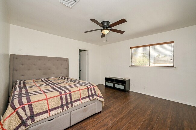 Building Photo - 5506 Pebble Springs Dr