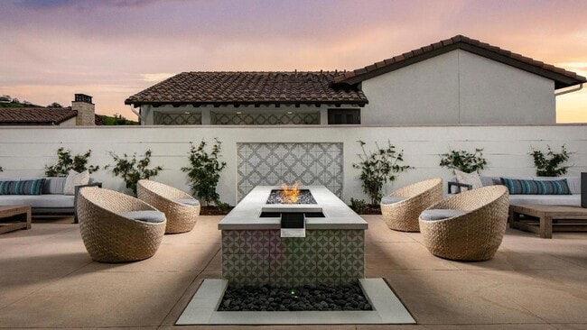 Building Photo - 2090 Via Santa Elena
