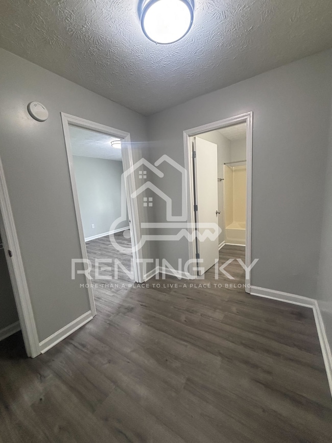 Building Photo - Updated 2-Bed, 1.5-Bath Townhome with a Garage!