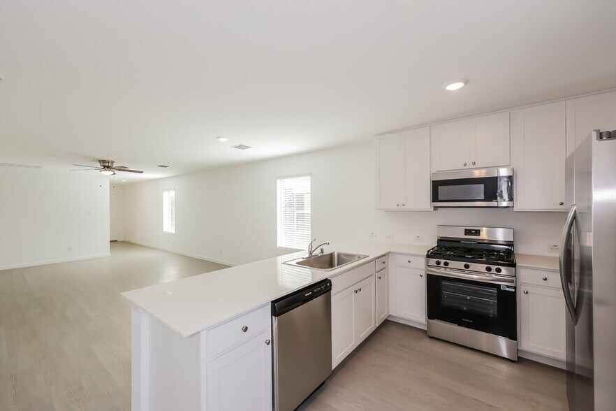 Building Photo - 1715 Crossbill St