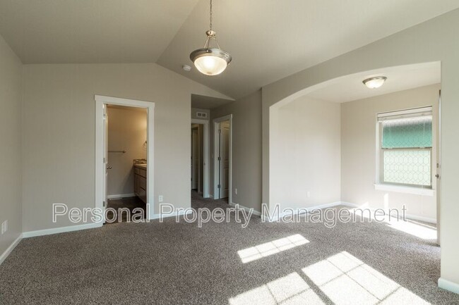 Building Photo - 102 NW 76th St