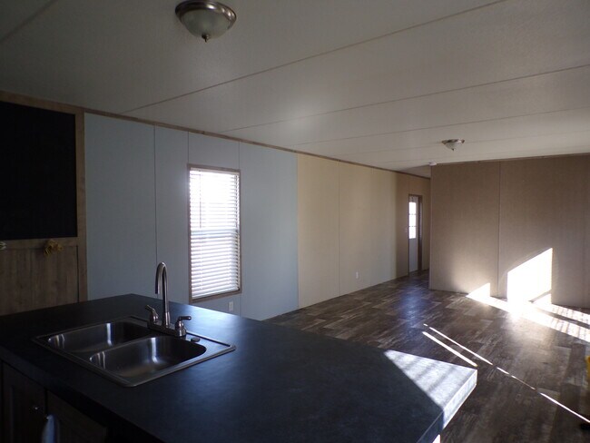 Building Photo - 16023 Red Oak