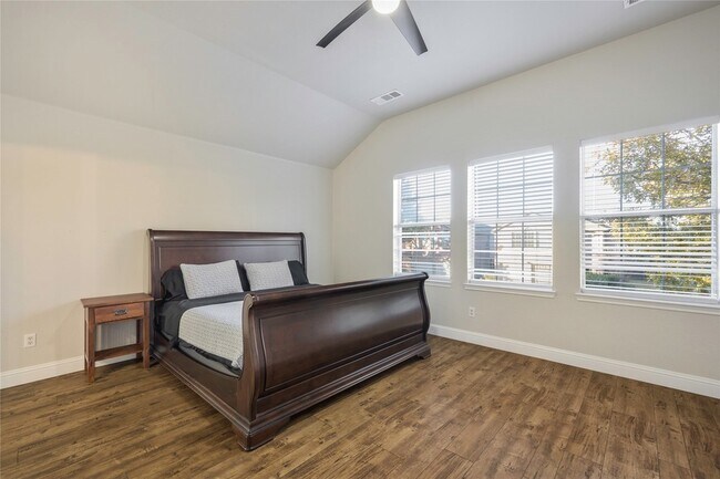 Building Photo - 10101 Benwick Dr