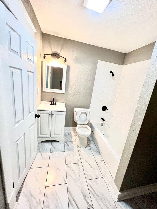 Building Photo - 2601 N 13th St