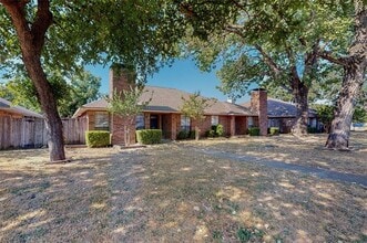 Building Photo - 1912 N Irving Heights Dr