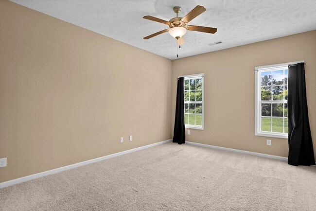 Building Photo - 215 Classy Ct