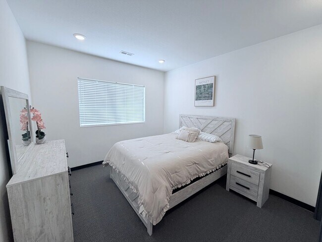 Building Photo - 385 S Clinton Ave