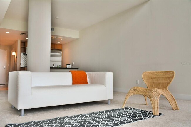 Building Photo - 1120 E Kennedy Blvd