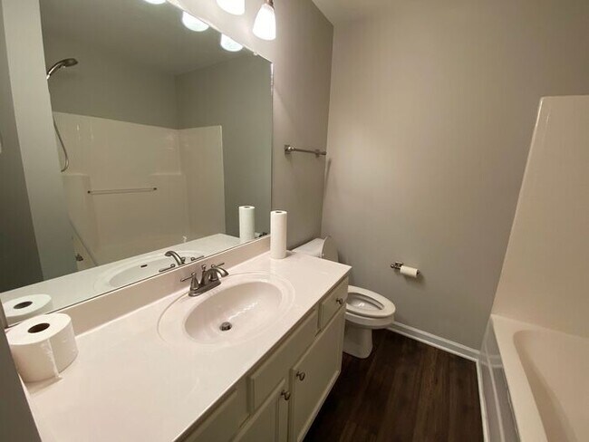 Building Photo - Beautiful Brick Home in Mt Juliet - Pet Fr...