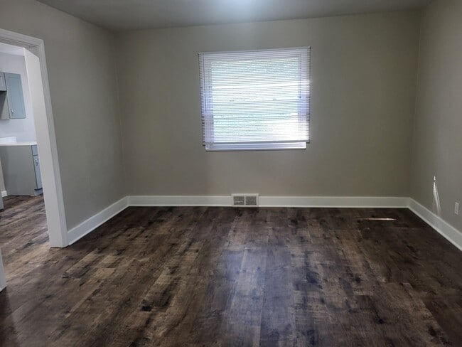 Building Photo - Newly renovated 3 bedroom house in Brookli...