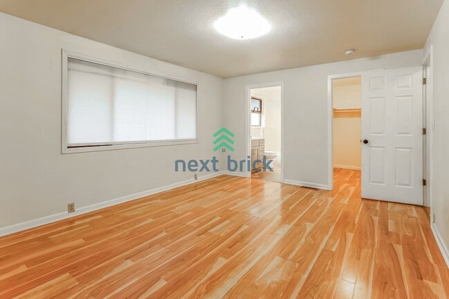 Building Photo - Stunning cul-de-sac residence near Odle Middle School and Bellevue Aquatic Center!