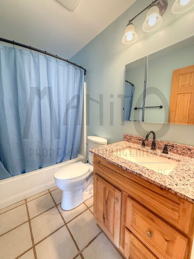 Building Photo - Spacious Dwight Merkel Home