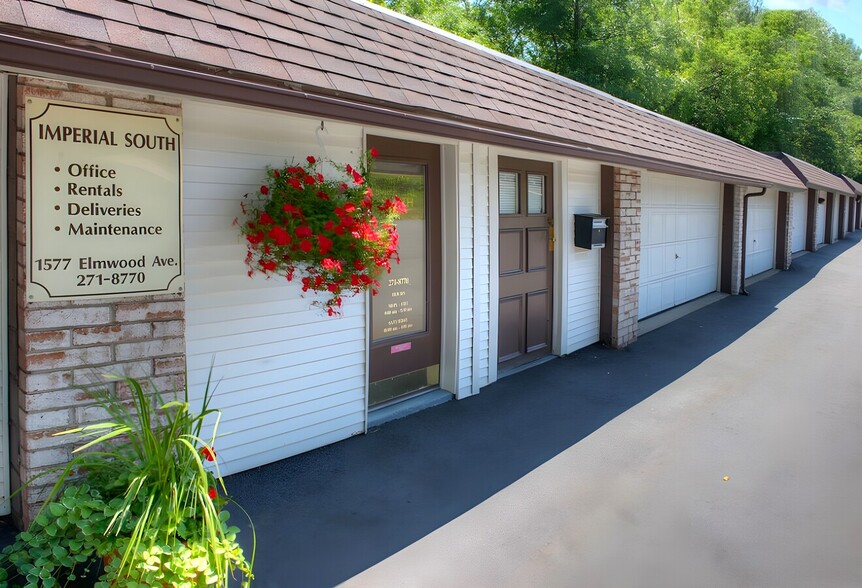 Building Photo - Imperial South