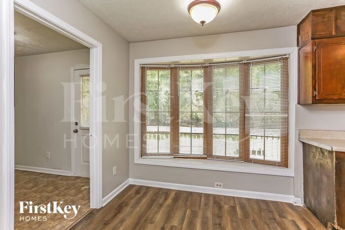 Building Photo - 2508 Highland Dr SE