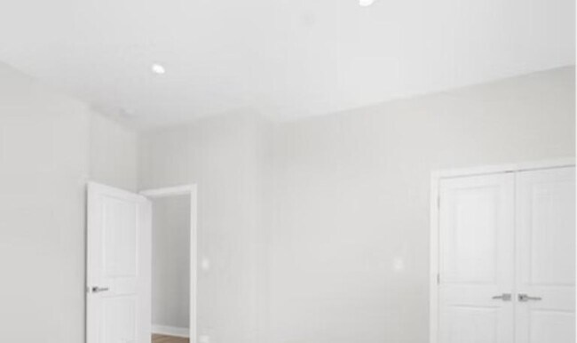 Building Photo - 2 bedroom in CHICAGO IL 60630