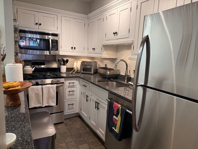 Building Photo - 1245 13th St NW