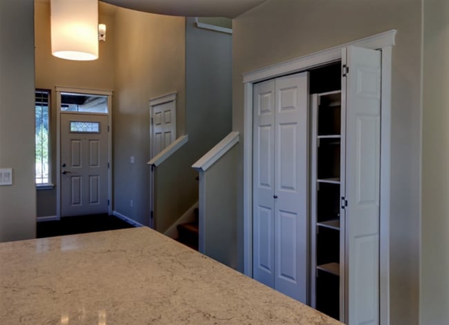 Building Photo - Main floor master suite! 4 bedroom luxury ...