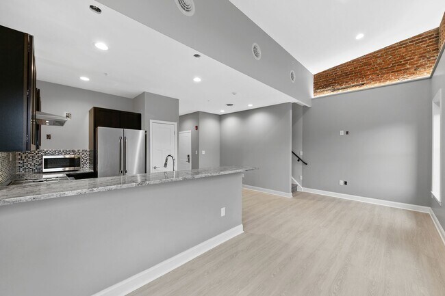 Building Photo - 560 Madison Ave