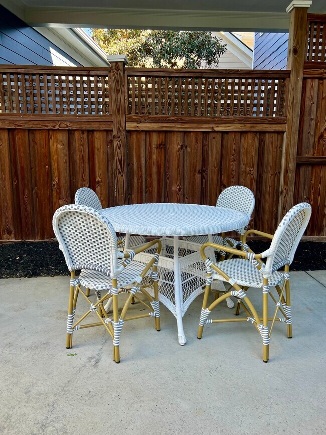 Private Courtyard Dining - 9403 Delphinium St