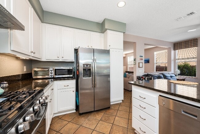 Building Photo - 2149 Via Arandana