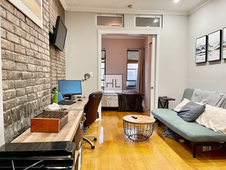 Building Photo - 2ND AVE.