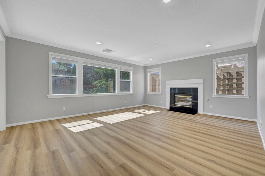 Building Photo - 11013 Mount Royal Ave