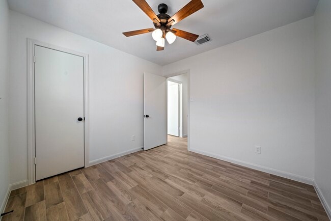 Building Photo - 3322 Gary Ln