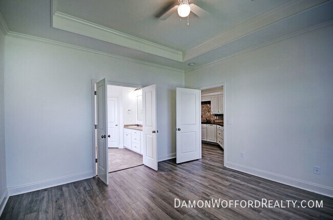 Building Photo - 142 Lakeway Drive