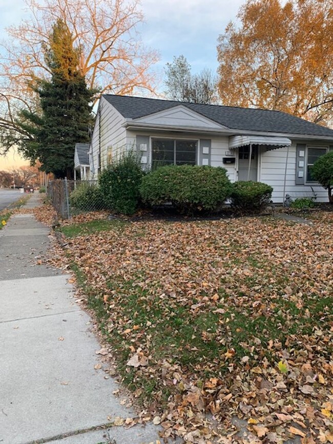 Building Photo - Charming Two bedroom home