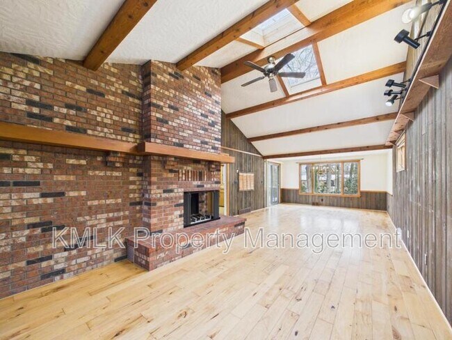 Building Photo - 5743 Brookwood Dr