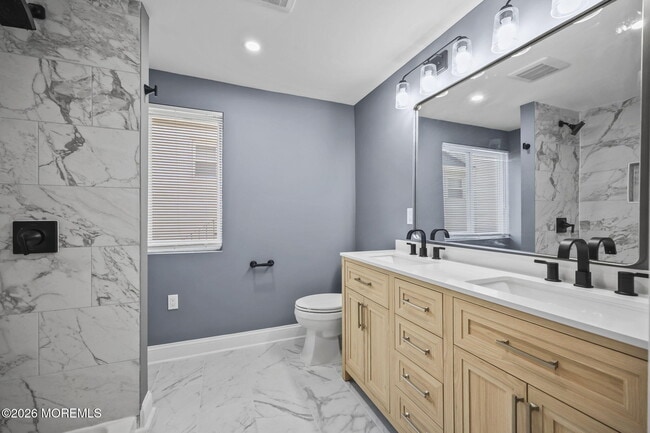 Building Photo - 143 Center Ave