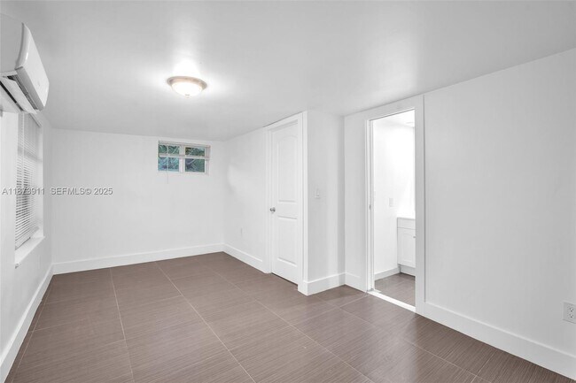 Building Photo - 2372 NW 34th St